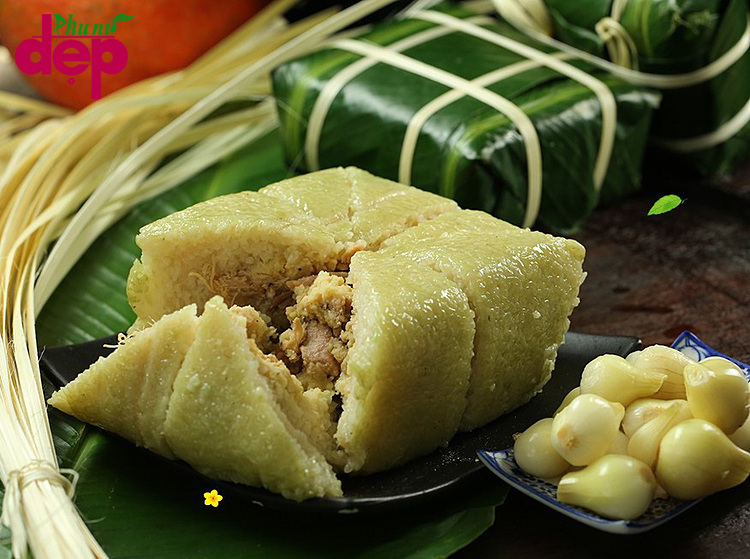 Bánh chưng là món ăn đặc biệt nổi tiếng trong ngày Tết Việt Nam